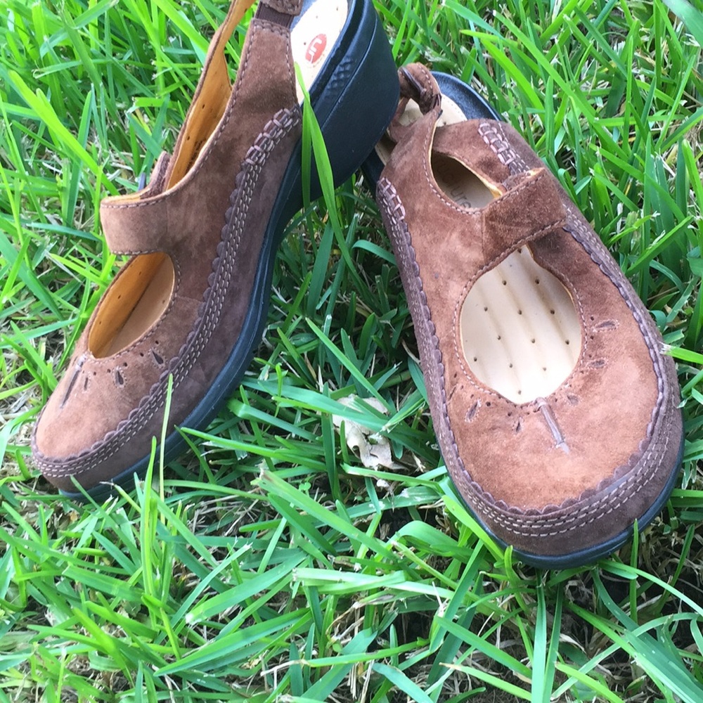 Shoes - Picture 2 of 3